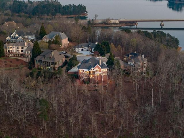 3738 Wavespray, Gainesville, GA 30506
