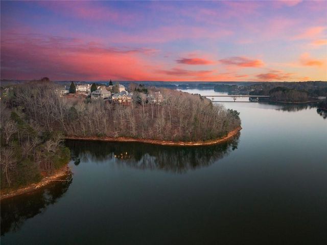 3738 Wavespray, Gainesville, GA 30506