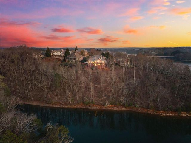 3738 Wavespray, Gainesville, GA 30506