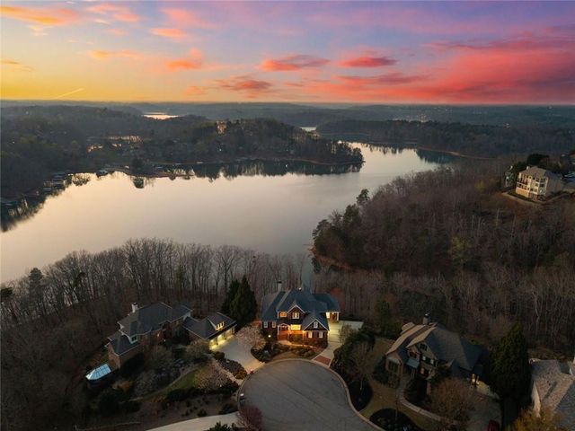 3738 Wavespray, Gainesville, GA 30506