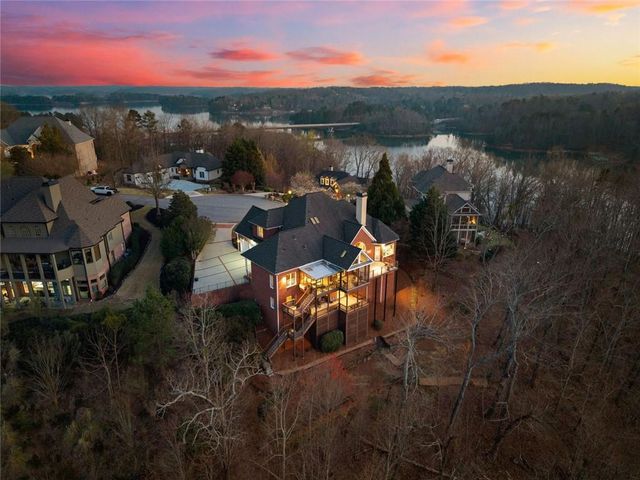 3738 Wavespray, Gainesville, GA 30506