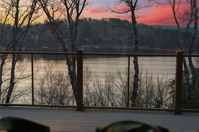 3738 Wavespray, Gainesville, GA 30506