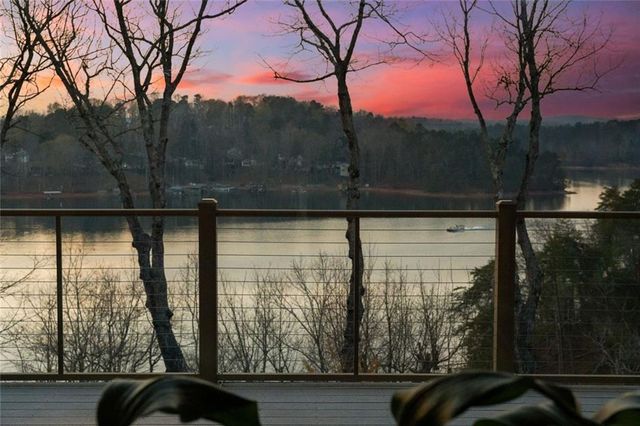 3738 Wavespray, Gainesville, GA 30506
