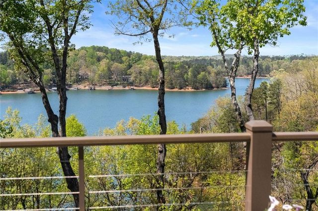 3738 Wavespray, Gainesville, GA 30506
