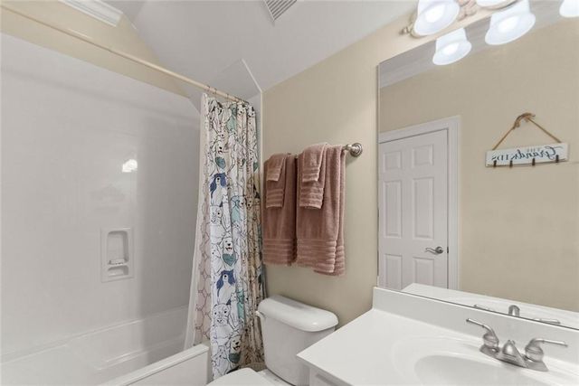 3738 Wavespray, Gainesville, GA 30506