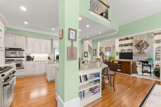 3738 Wavespray, Gainesville, GA 30506