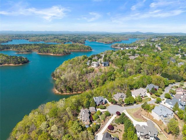 3738 Wavespray, Gainesville, GA 30506