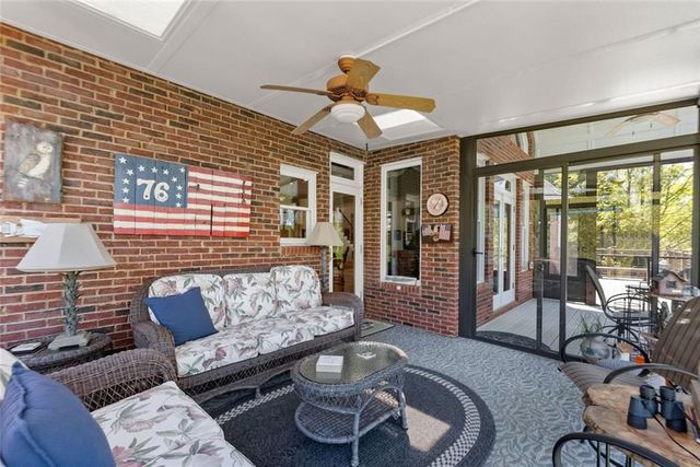 3738 Wavespray, Gainesville, GA 30506