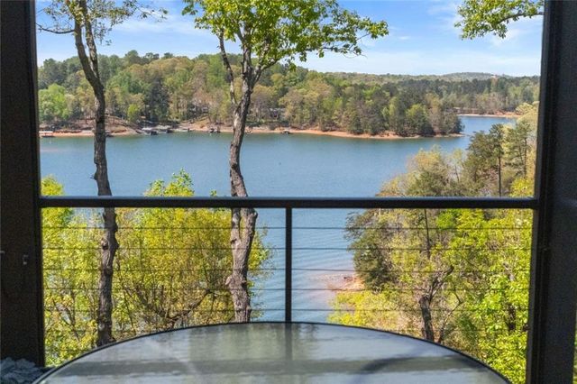 3738 Wavespray, Gainesville, GA 30506