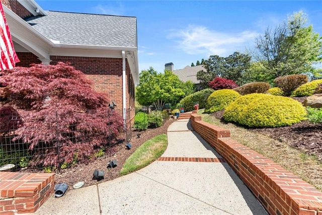 3738 Wavespray, Gainesville, GA 30506