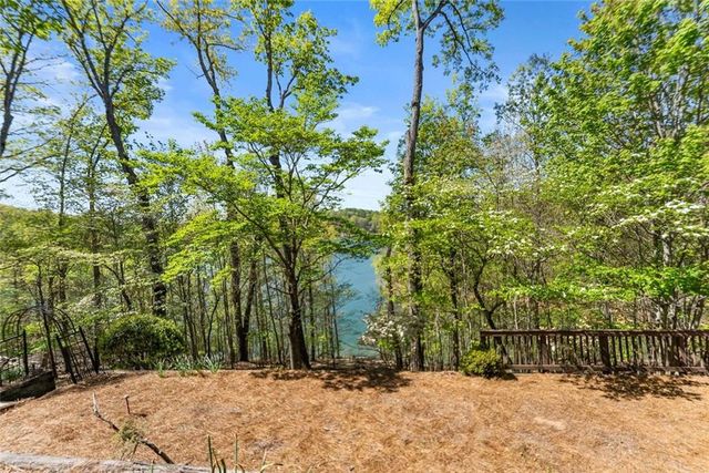 3738 Wavespray, Gainesville, GA 30506