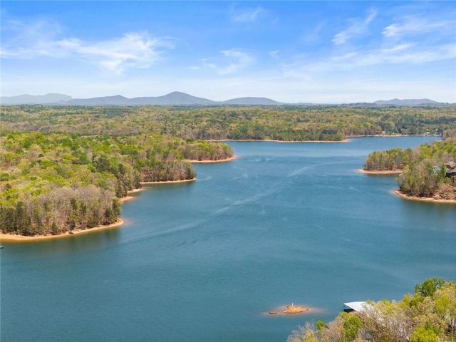 3738 Wavespray, Gainesville, GA 30506