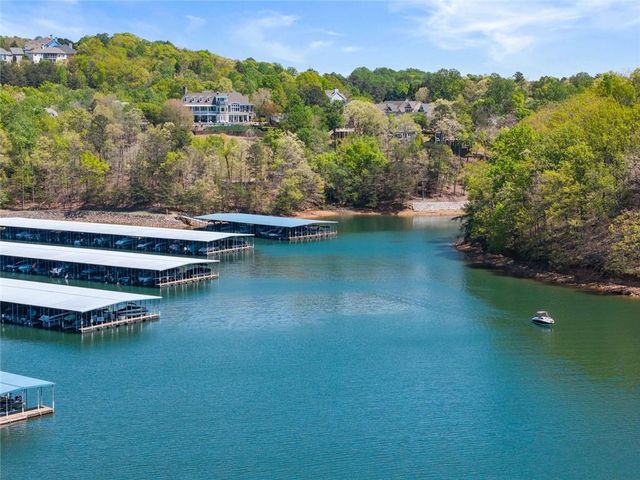 3738 Wavespray, Gainesville, GA 30506