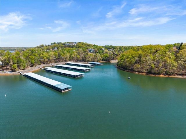 3738 Wavespray, Gainesville, GA 30506