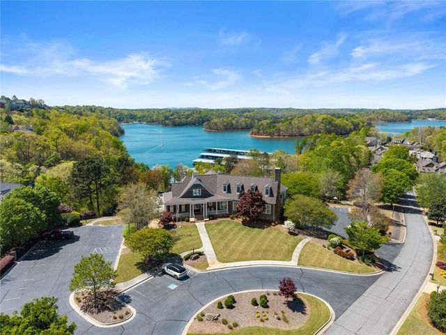 3738 Wavespray, Gainesville, GA 30506