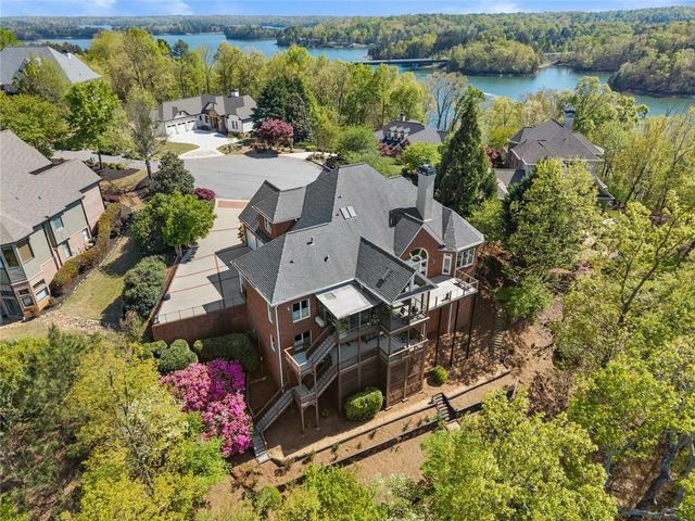 3738 Wavespray, Gainesville, GA 30506