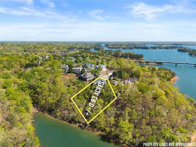 3738 Wavespray, Gainesville, GA 30506