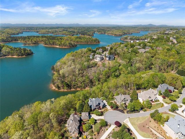 3738 Wavespray, Gainesville, GA 30506