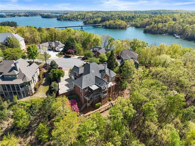 3738 Wavespray, Gainesville, GA 30506