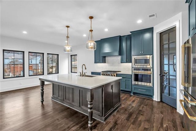3119 W 72nd Terrace, Prairie Village, KS 66208