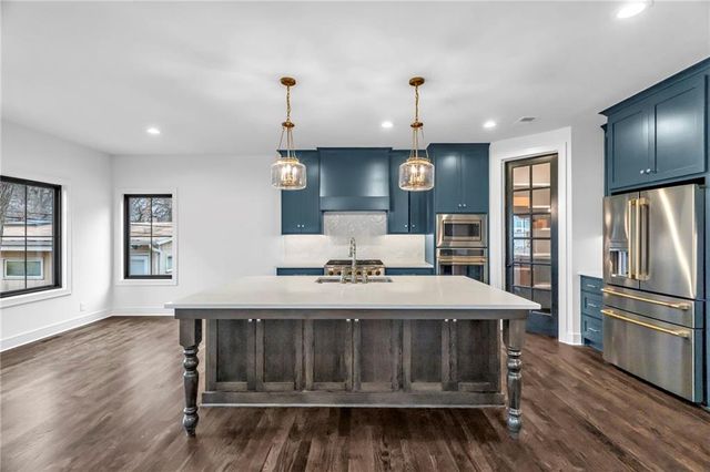 3119 W 72nd Terrace, Prairie Village, KS 66208