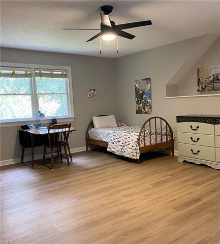 7615 Gloucester Village DR, Gloucester, VA 23061