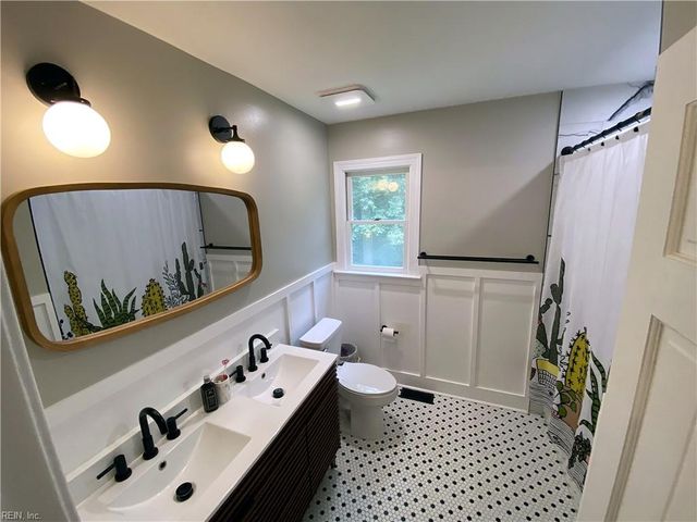 7615 Gloucester Village DR, Gloucester, VA 23061