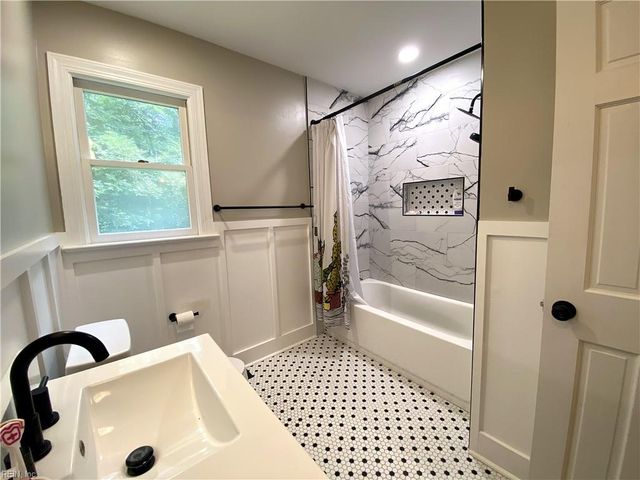 7615 Gloucester Village DR, Gloucester, VA 23061