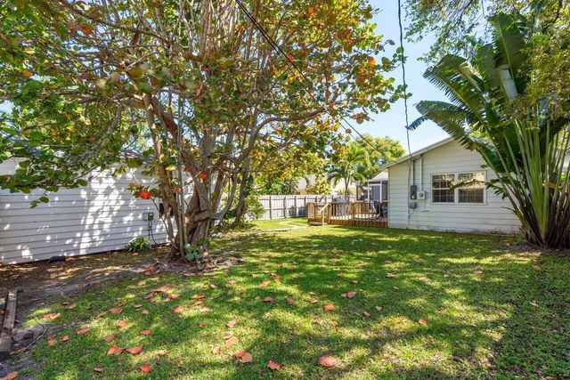 215 S Palmway, Lake Worth Beach, FL 33460