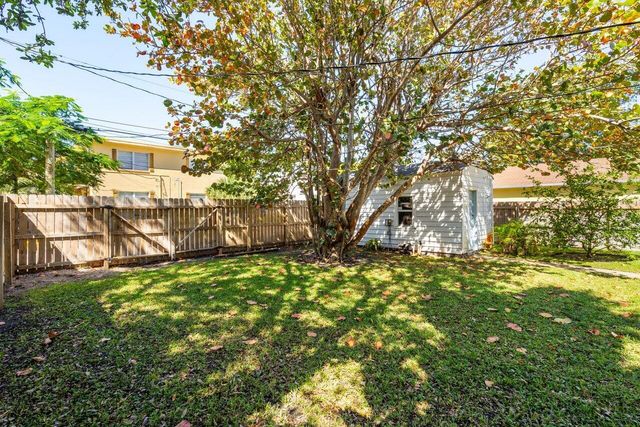 215 S Palmway, Lake Worth Beach, FL 33460