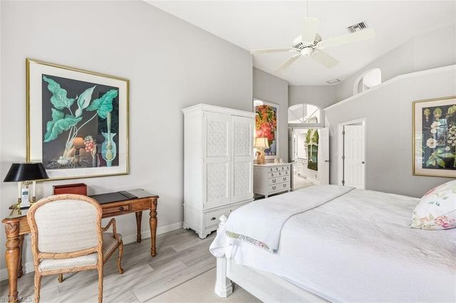 15259 Devon Green LN, Naples, FL 34110