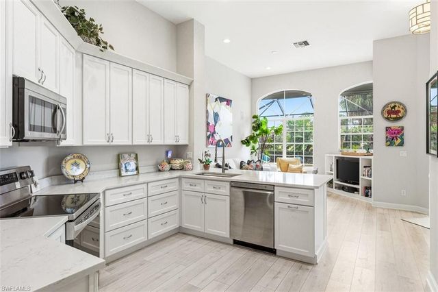 15259 Devon Green LN, Naples, FL 34110