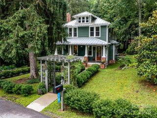 18 Hill Street, Saluda, NC 28773