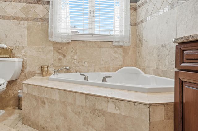 1555 Chalone Court, Crown Point, IN 46307