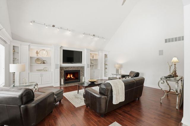 1555 Chalone Court, Crown Point, IN 46307