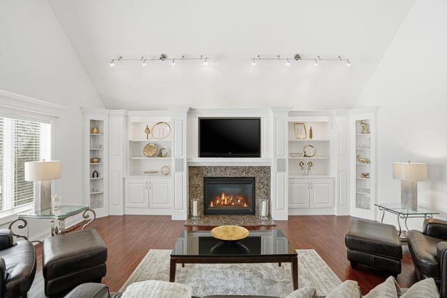 1555 Chalone Court, Crown Point, IN 46307