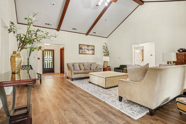 1349 Mantlebrook Drive, Desoto, TX 75115