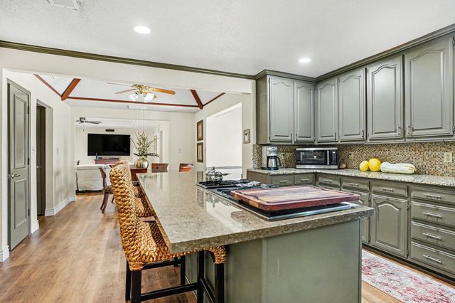 1349 Mantlebrook Drive, Desoto, TX 75115