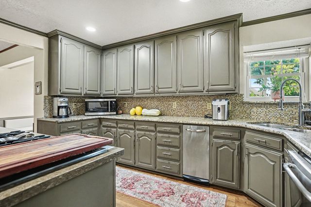 1349 Mantlebrook Drive, Desoto, TX 75115