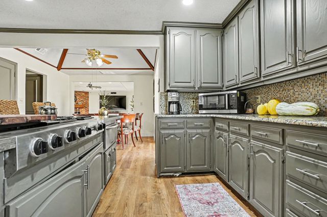 1349 Mantlebrook Drive, Desoto, TX 75115