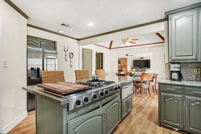 1349 Mantlebrook Drive, Desoto, TX 75115