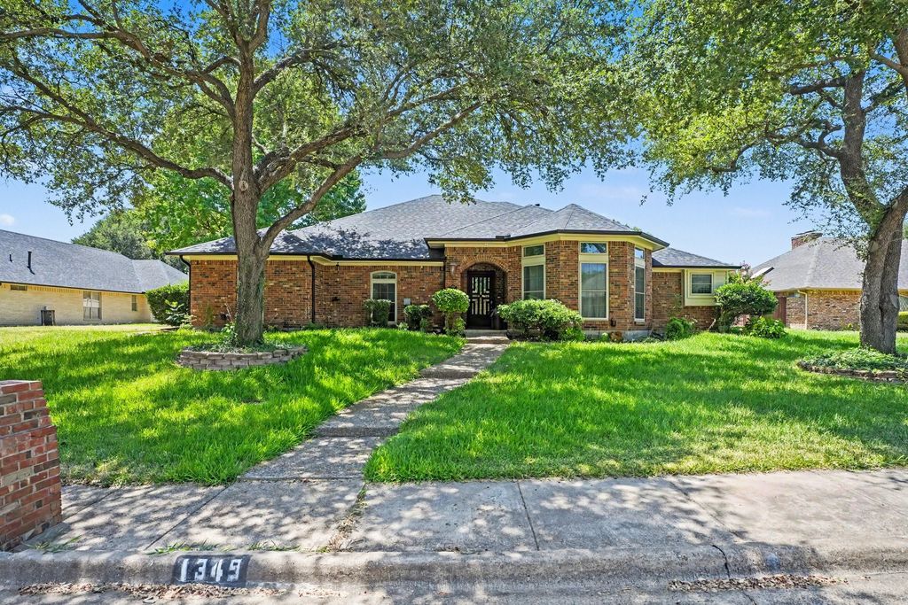 1349 Mantlebrook Drive, Desoto, TX 75115