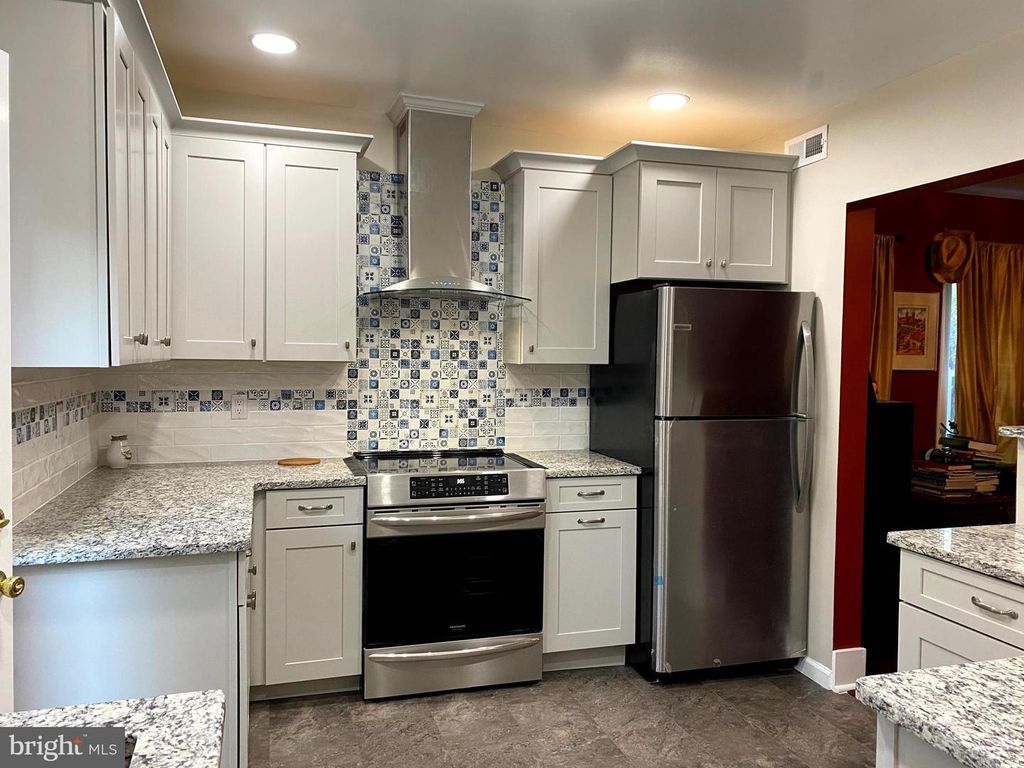 18 THOMAS AVE, Bryn Mawr, PA 19010