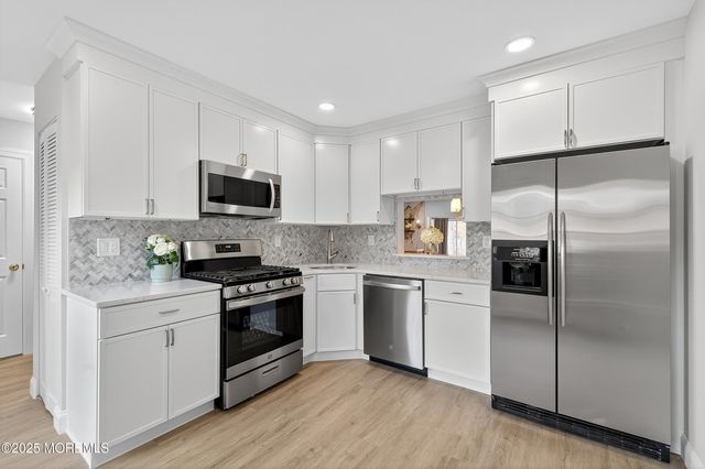 61 Albury Way, North Brunswick, NJ 08902