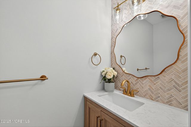 61 Albury Way, North Brunswick, NJ 08902