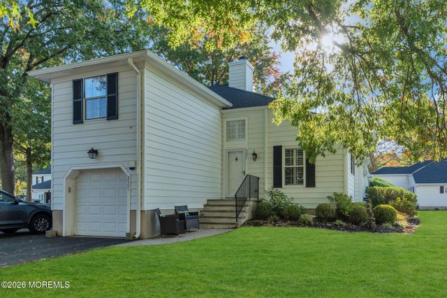 3901 Buckingham Circle, Middletown, NJ 07748