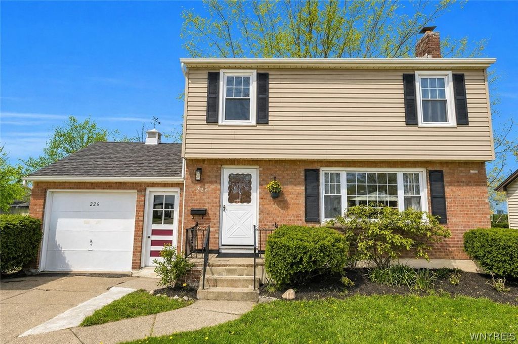 226 Clearfield Drive, Amherst, NY 14221
