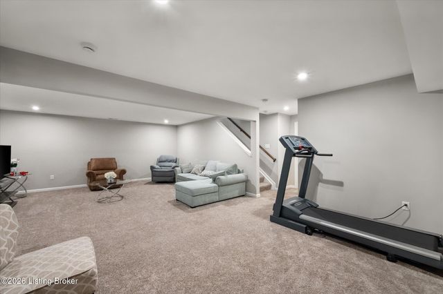 10040 Windcrest Farms Ln, Louisville, KY 40291