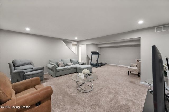 10040 Windcrest Farms Ln, Louisville, KY 40291