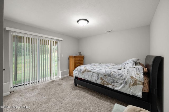 10040 Windcrest Farms Ln, Louisville, KY 40291